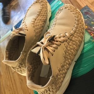 Nike Air Footscape Woven Sneaker (Men size 6)